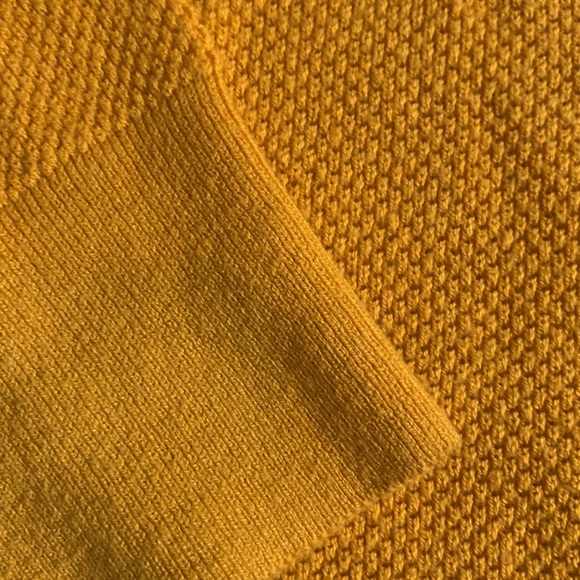 Mustard yellow V-neck sweater - Picture 3 of 3